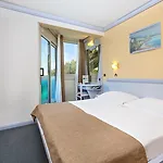 Plavi Plava Laguna פורץ