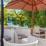 Plavi Plava Laguna מלון