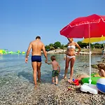 Plavi Plava Laguna מלון
