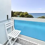 Plavi Plava Laguna פורץ
