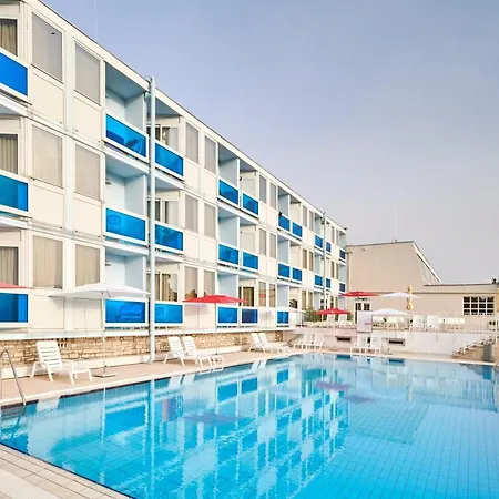 Plavi Plava Laguna מלון 3*