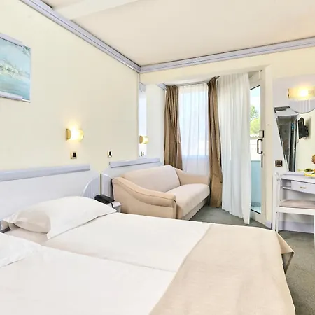 Plavi Plava Laguna מלון 3*