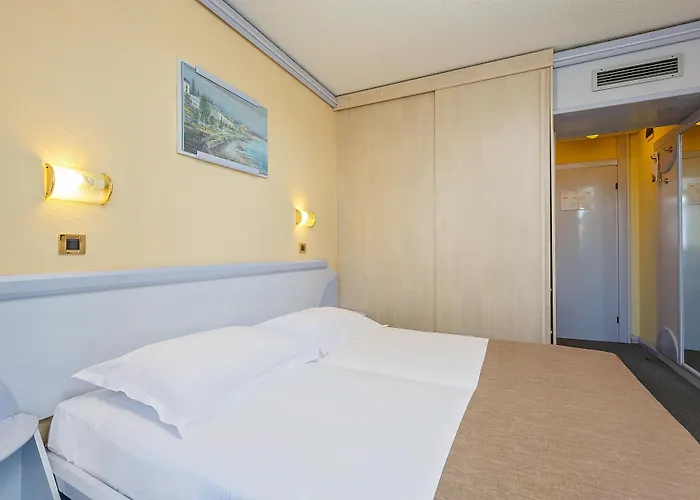 Szálloda Plavi Plava Laguna 3*